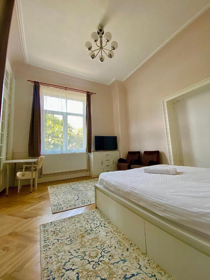 Km 0 Studio Bukarest Exteriör bild
